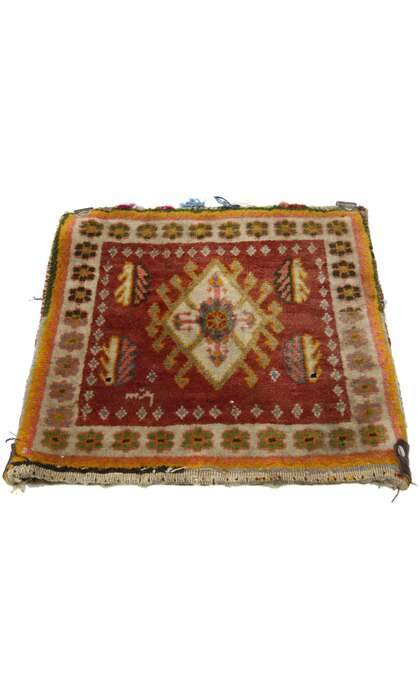 1 x 1 Antique Semnan Rug 77165