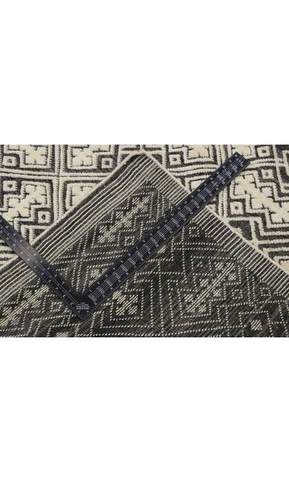 8 x 10 Contemporary High- Low Rug 30614
