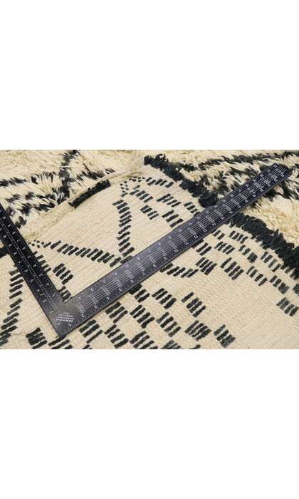 7 x 10 Vintage Moroccan Rug 21368